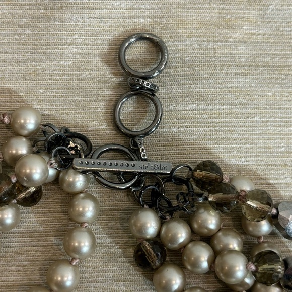 STELLA & DOT Glass Stone Pearls Sparkly Short Necklace - Picture 6 of 8